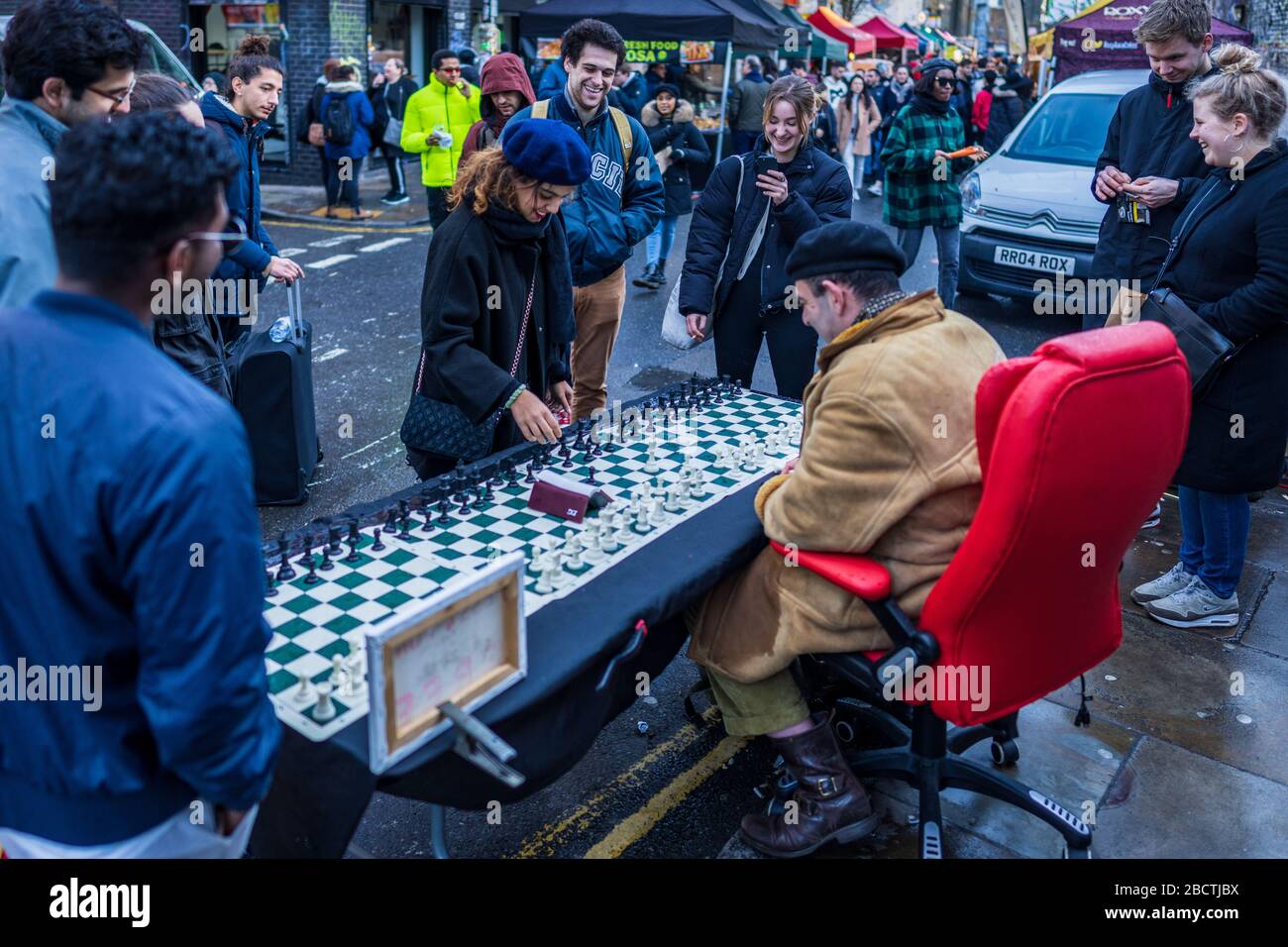 London street chess hi-res stock photography and images - Alamy