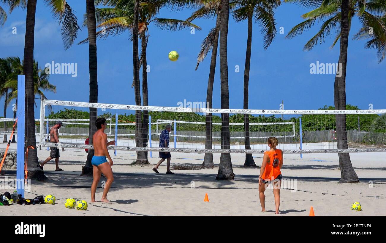 Beach volleyball at South Beach MIAMI. USA APRIL 10, 2016 Stock Photo Alamy