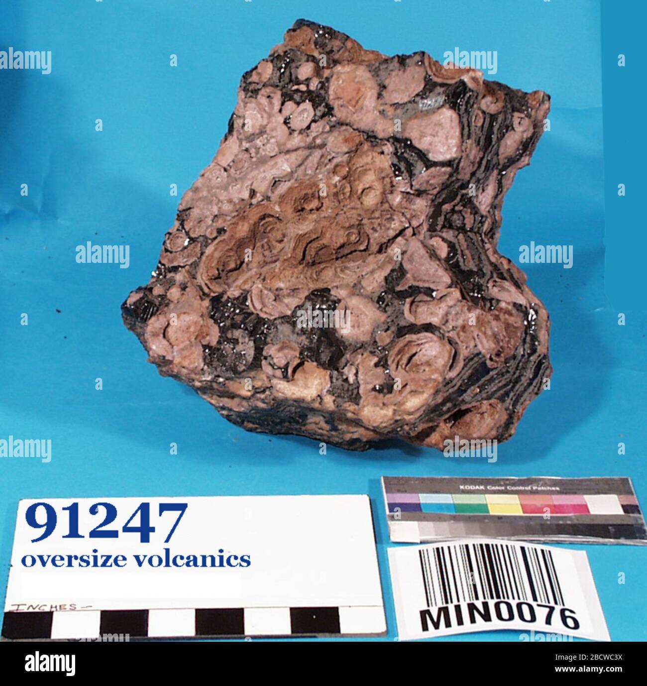 Obsidian igneous rock hi-res stock photography and images - Alamy