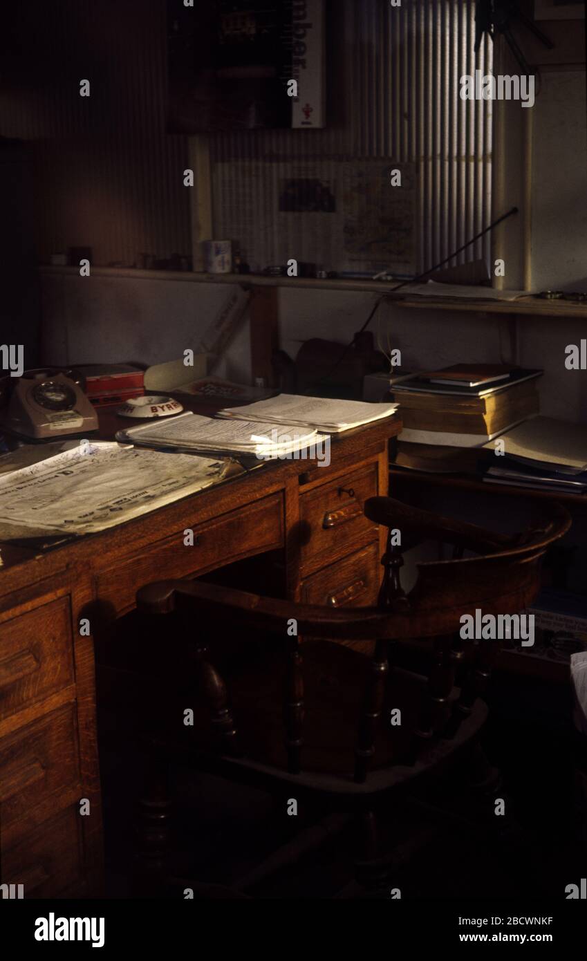 ENGLISH VINTAGE - 'THE OLD OFFICE OR ALL YOU NEED TO WORK'- UNITED KINGDOM - COLOR SLIDE FILM © Frédéric BEAUMONT Stock Photo