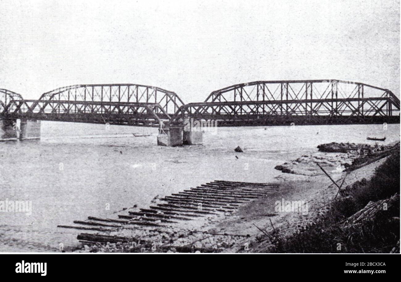 日本語 東海道本線富士川橋梁 1914年の洪水により上り線橋梁が被害を受けた様子 English Fujikawa Railway Bridge On Tokaido Mainline A Bridge Carrying Eastbound Track Was Damaged By 1914 Flood 1914 Scanned From Page 1 Of Japan Railfan Magazine Vol 日本語 東海道本線富士川橋梁 1914年の洪水により上り線橋梁が被害を受けた様子 English Fujikawa Railway Bridge On Tokaido Mainline A Bridge Carrying Eastbound Track Was Damaged By 1914 Flood 1914 Scanned From Page 1 Of Japan Railfan Magazine Vol