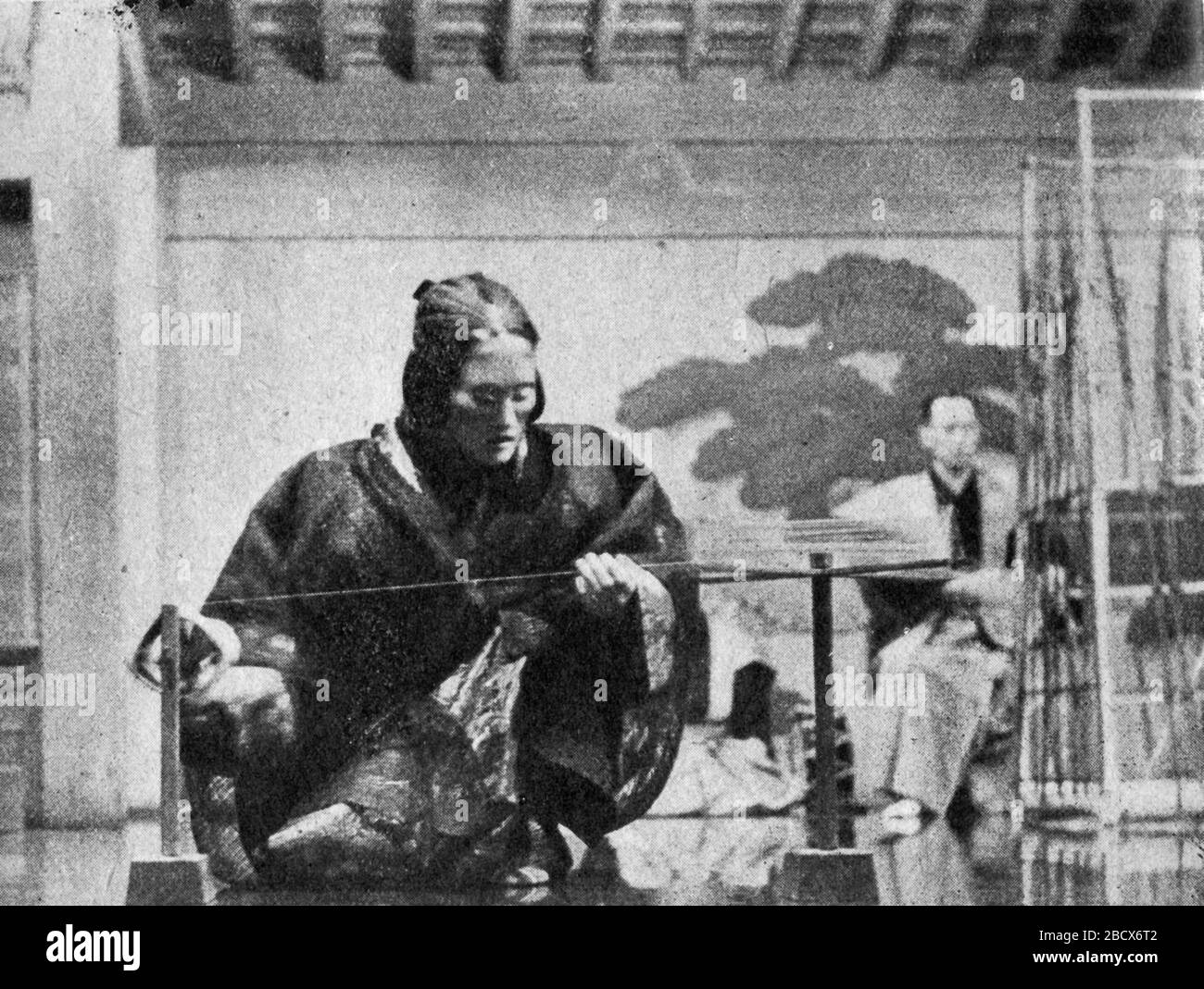 English Stage Photo Noh Play Kurozuka Adachigahara Umewaka Rokuro 55th 日本語 能 安達原 黒塚 白頭 長糸之伝 舞台写真 55世梅若六郎 松本栄一撮影 1943年1月初版 松井亀松 能 アルス文化叢書30 アルス 1943年 58頁 松本栄一 スキャン English Stage Photo Noh Play Kurozuka Adachigahara Umewaka Rokuro 55th 日本語 能 安達原 黒塚 白頭 長糸之伝 舞台写真 55世梅若六郎 松本栄一撮影 1943年1月初版 松井亀松 能 アルス文化叢書30 アルス 1943年 58頁 松本栄一 スキャン