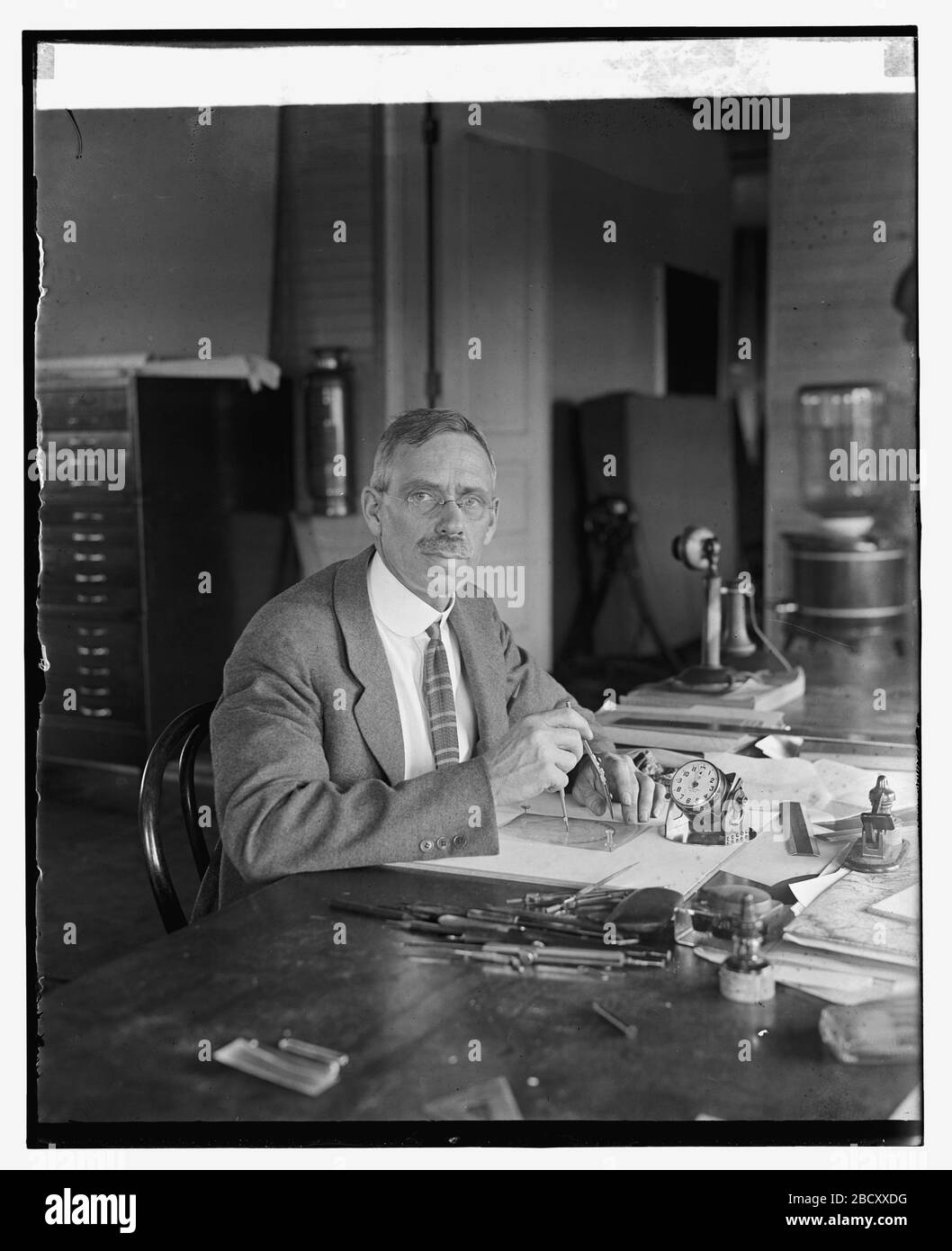 'English: Title: Albert H. Brimstead of Nat'l. Geog. Soc. with 24 hour watch, 6/1/25 Abstract/medium: 1 negative : glass ; 4 x 5 in. or smaller; 1925; Library of Congress Catalog: https://lccn.loc.gov/2016840010 Image download: https://cdn.loc.gov/master/pnp/npcc/13700/13744u.tif Original url: https://www.loc.gov/pictures/item/2016840010/; National Photo Company Collection; ' Stock Photo