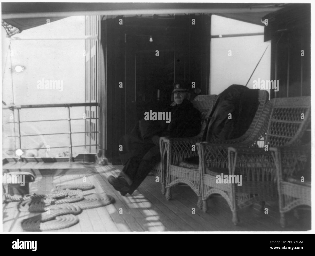 'English: Title: Admiral Robert E. Koontz(?) ... on the President's yacht Mayflower today. In the background ... is shown the elevator ... on the yacht Abstract/medium: 1 photographic print.; 1909; Library of Congress  Catalog: https://lccn.loc.gov/89711955 Image download: https://cdn.loc.gov/service/pnp/cph/3b40000/3b43000/3b43500/3b43542r.jpg Original url: https://www.loc.gov/pictures/item/89711955/; National Photo Company Collection; ' Stock Photo