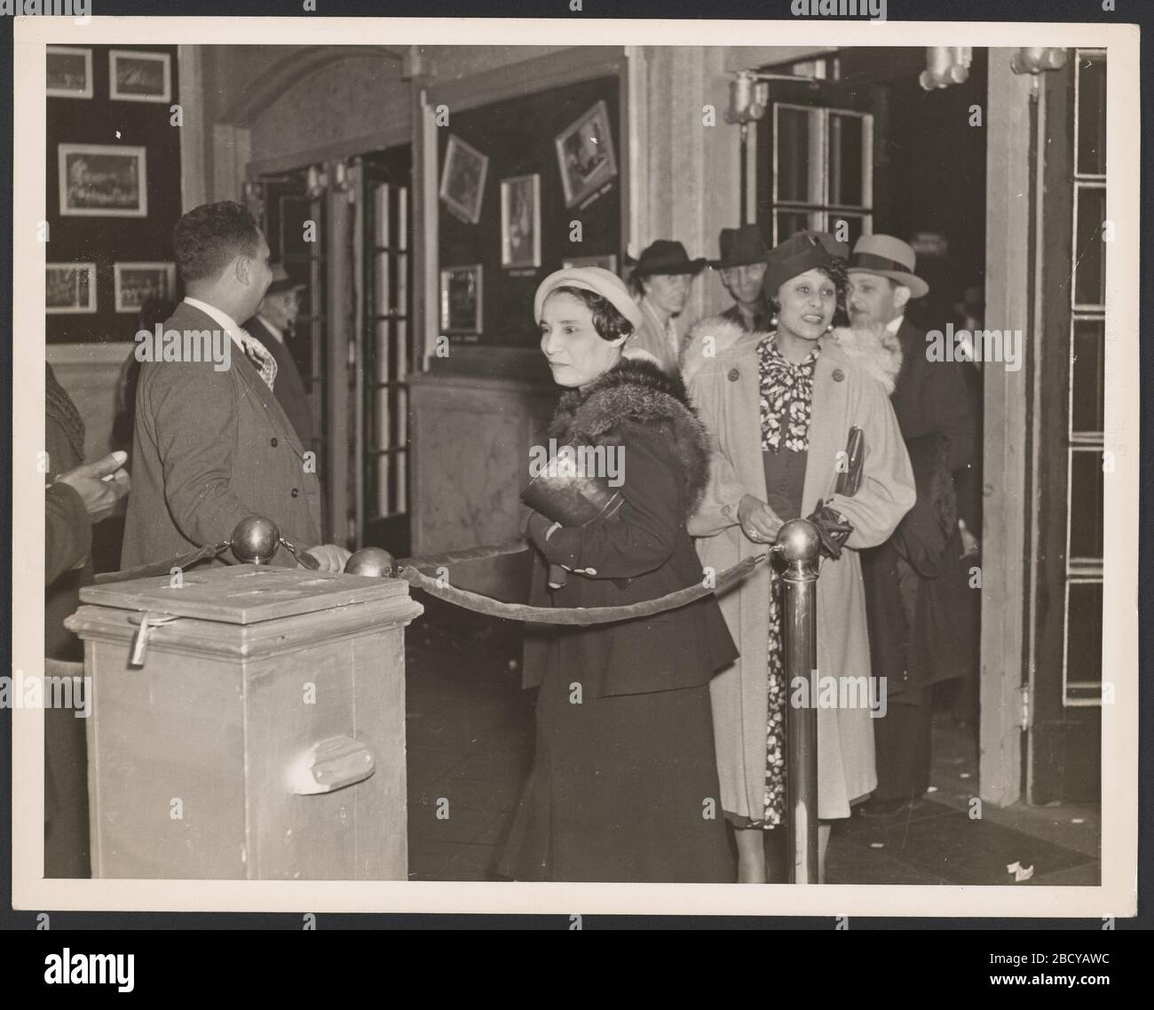Print depicts guests hi-res stock photography and images - Alamy
