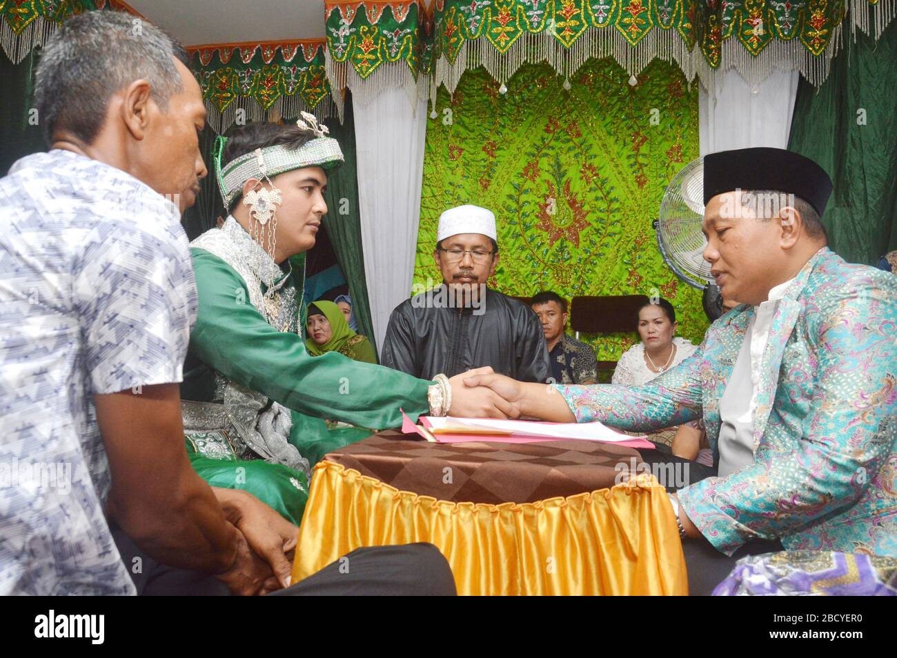 Tarakan Indonesia 16 March 2019 Akad Nikah The Indonesian Wedding Ceremony Is Usually Held At The Bride S Residence Or In The Mosque Stock Photo Alamy