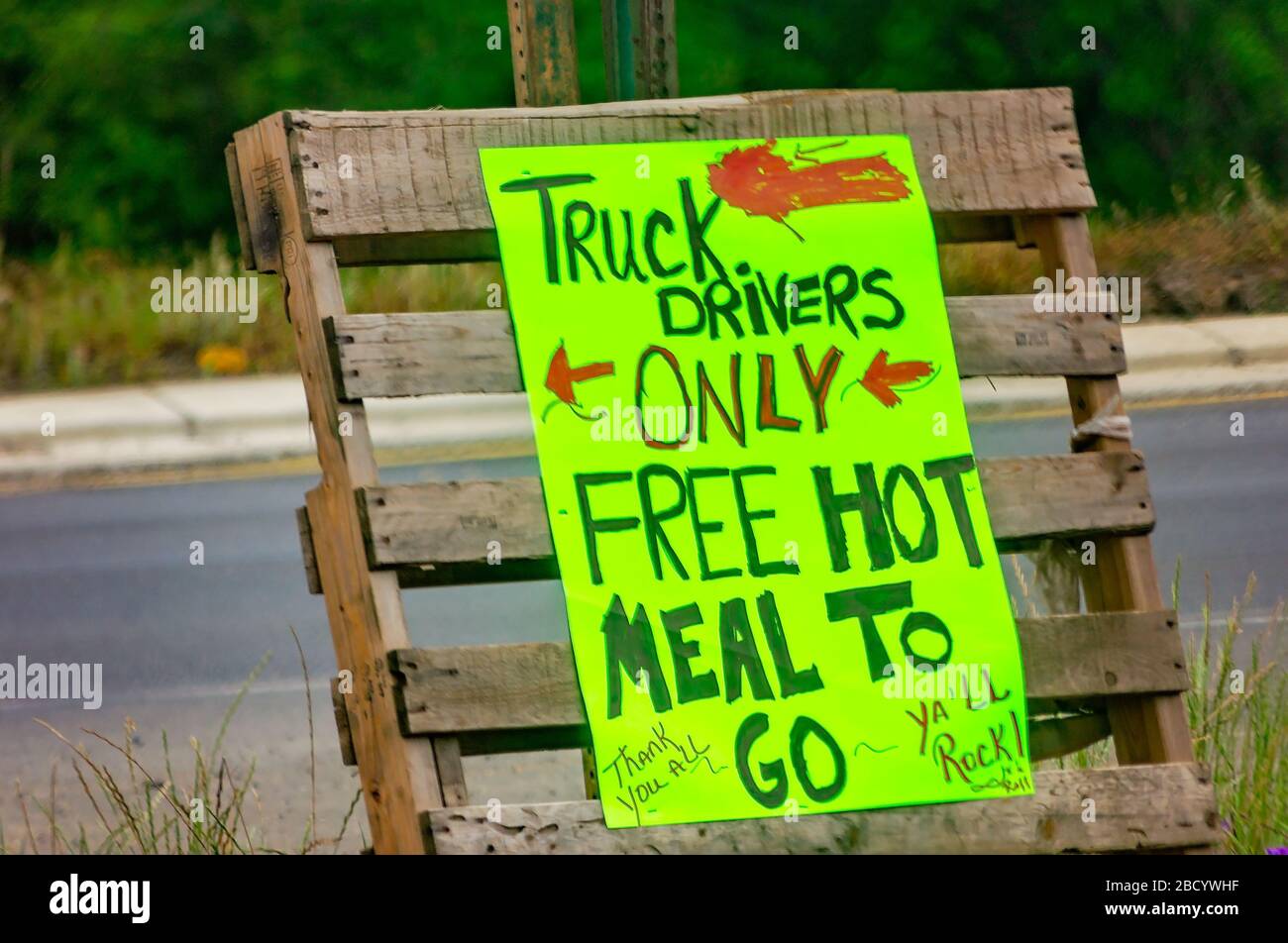A sign advertises free hot meals for truck drivers during the COVID-19 pandemic, April 4, 2020, in Pensacola, Florida. Stock Photo