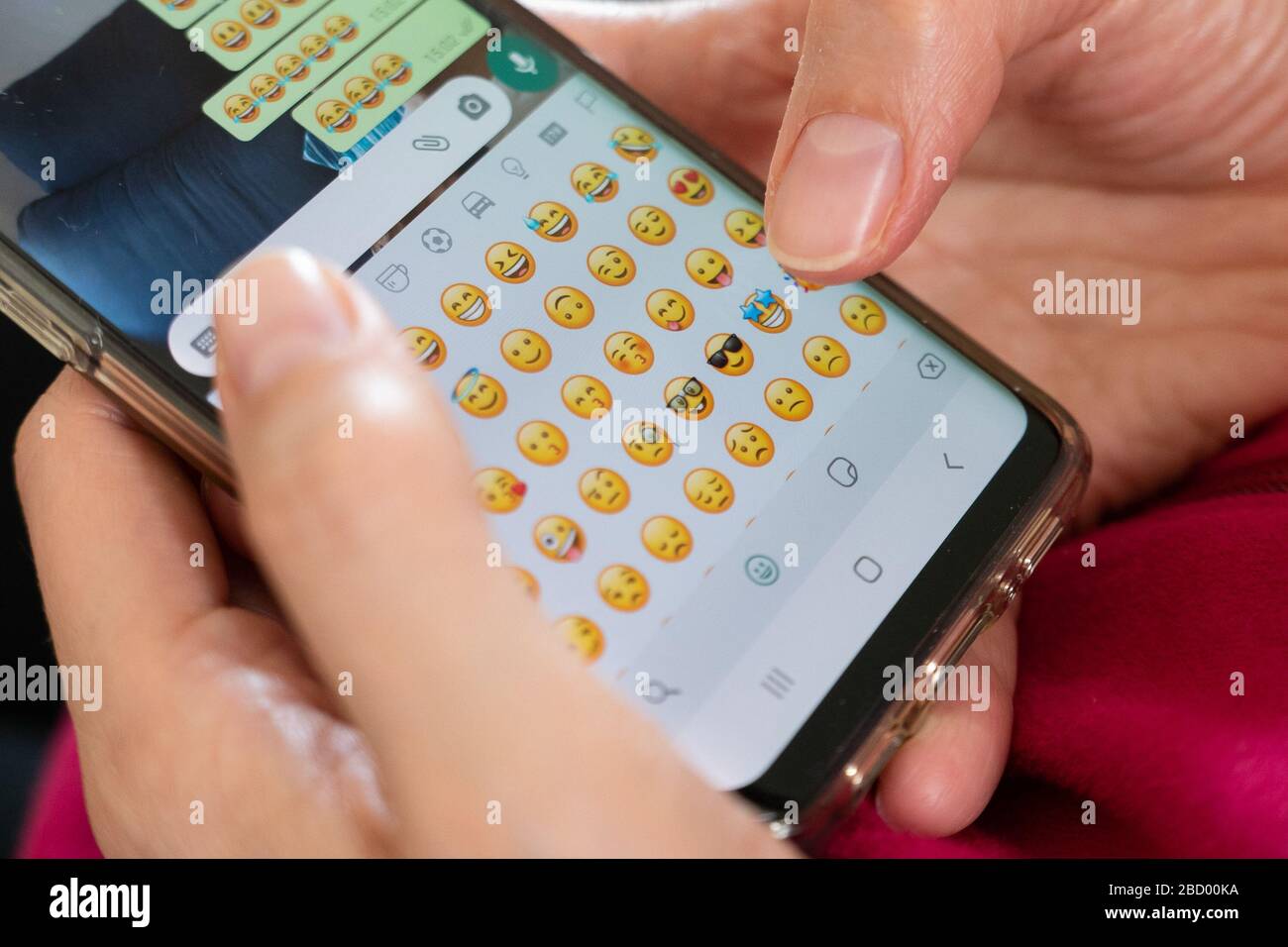 Chat screen emoticon hi-res stock photography and images - Alamy