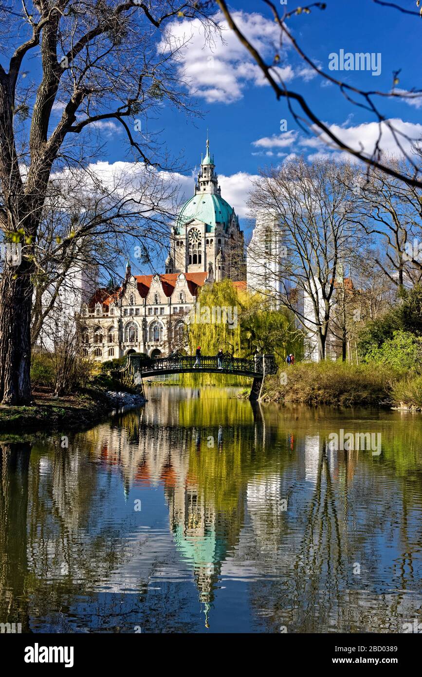 1000 Teile Puzzle 'Neues Rathaus Hannover' Aus Holz - Für Erwachsene & Kinder, Personalisierbar, Inkl. Poster & Aufbewahrungstasche