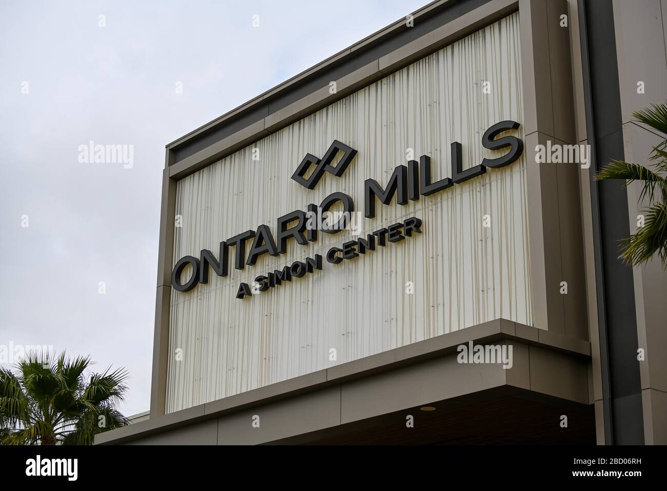 Ontario mills california hires stock photography and images Alamy