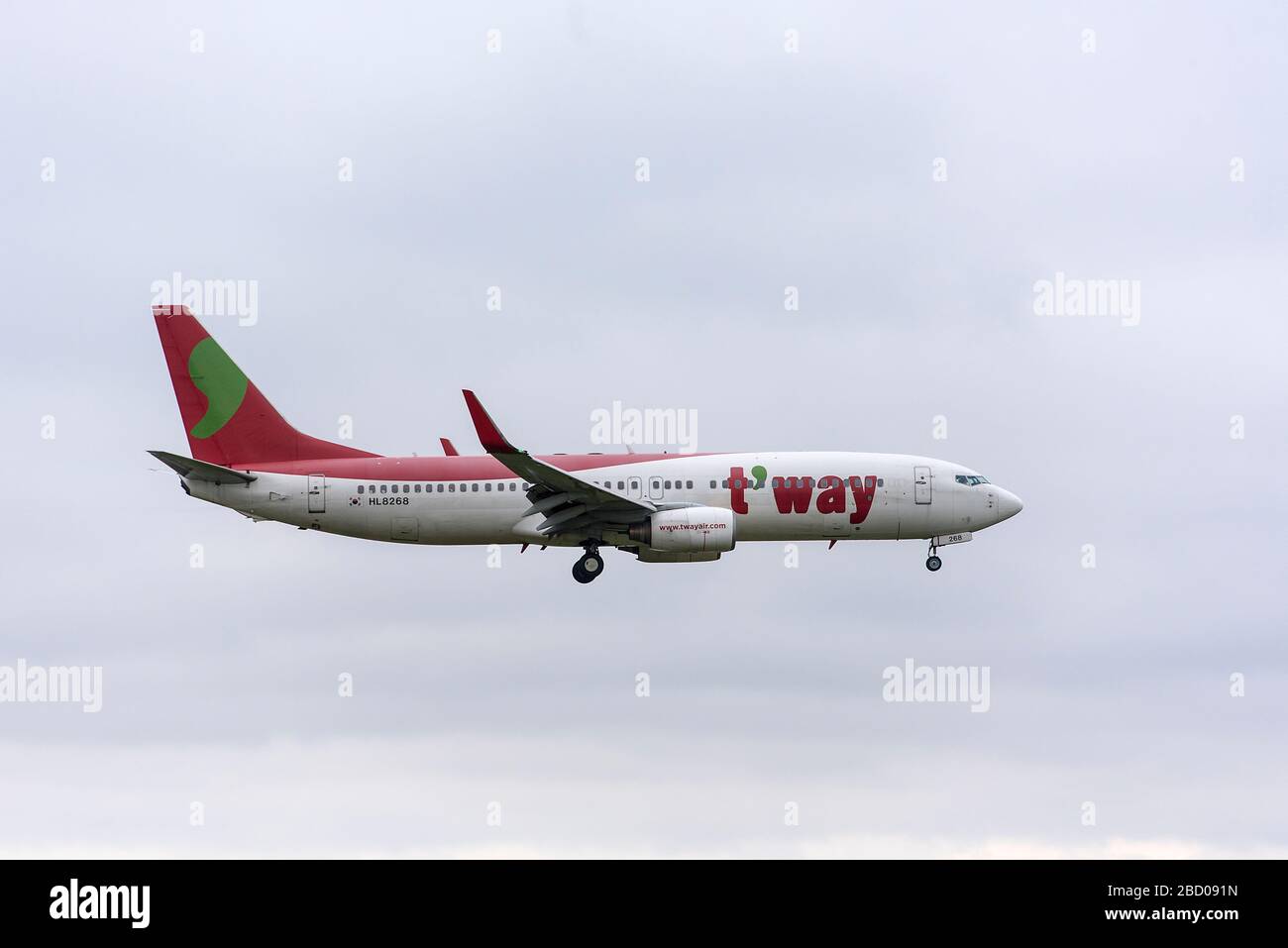 SEOUL - SEPT 30: T'WAY or Tway air Boeing 737-800 airplane approaching on September 30. 2016 in Seoul, South Korea Stock Photo