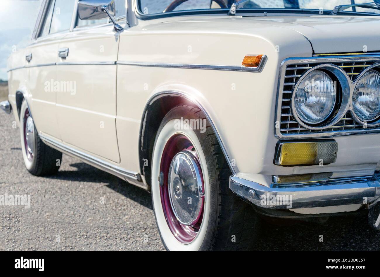 Beige car hi-res stock photography and images - Alamy