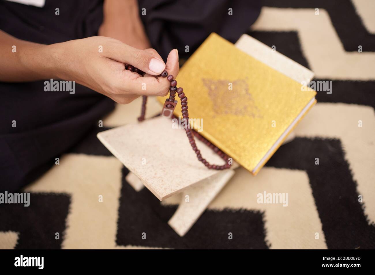 muslim hand reading holy quran and counting on prayer beads Stock Photo Alamy
