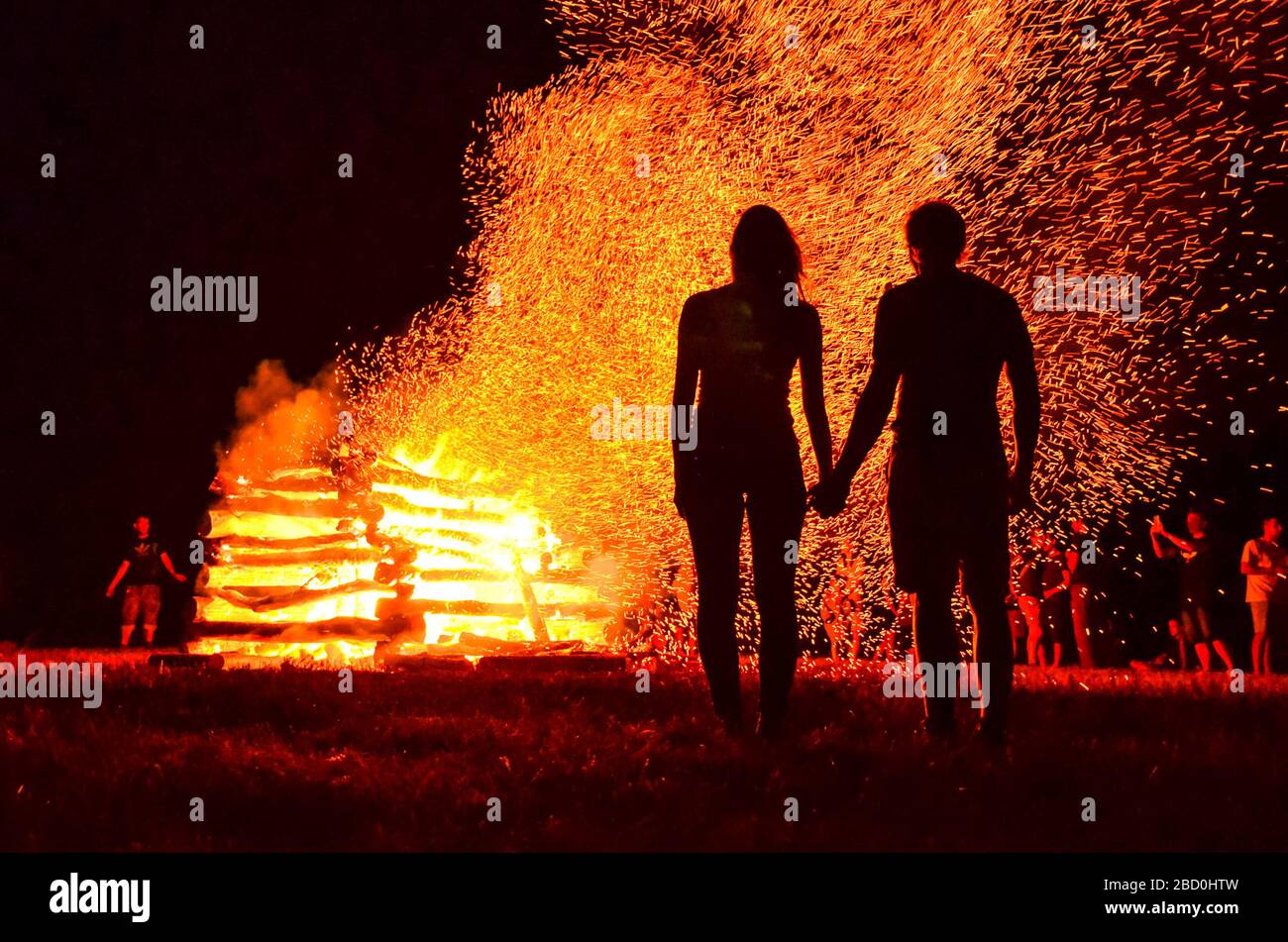 silhouette of loving couple in fire background. Original wallpaper,  valentine or wedding theme Stock Photo - Alamy