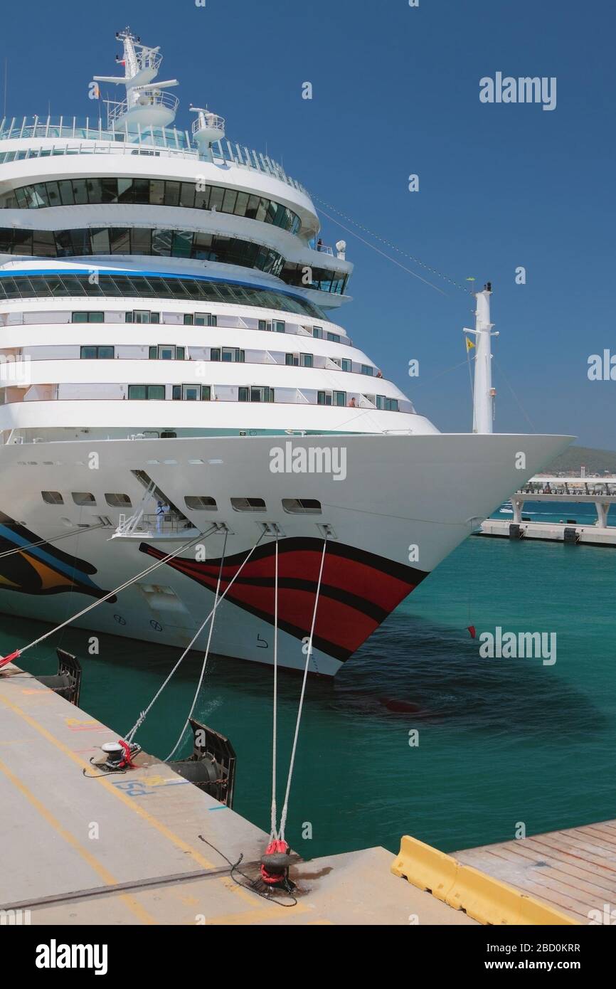 Mooring operator hires stock photography and images Alamy