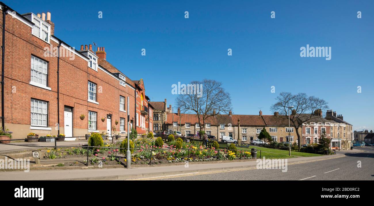 Smiddy Hill in the centre of Pickering, North Yorkshire, with attractive terraced houses around the open space and flower beds Stock Photo