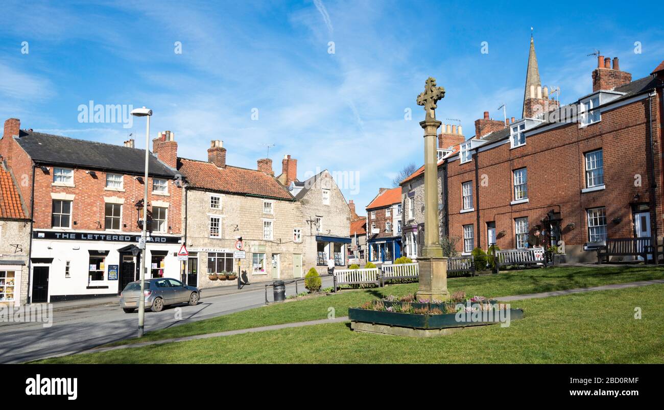 Smiddy Hill in the centre of Pickering, North Yorkshire, with attractive terraced houses around the open space and flower beds Stock Photo