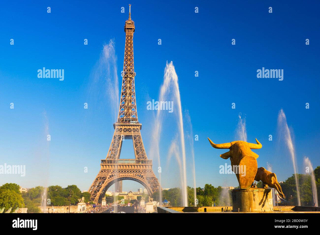 France, Ile-de-France, Paris, Effel Tower viewed from the Palais de Chaillot water fountains Stock Photo
