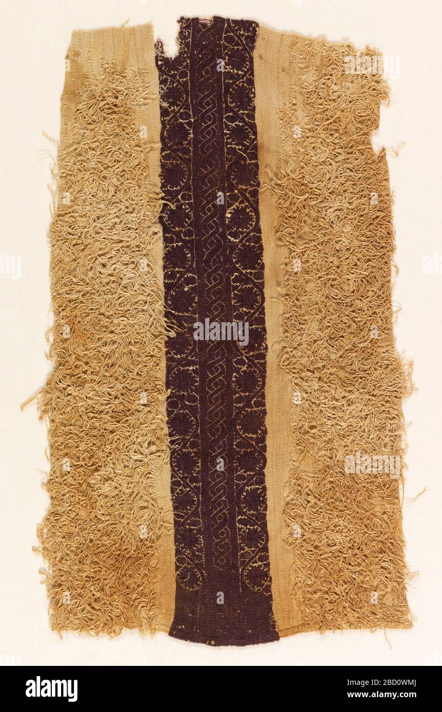 Bottom of pile hi-res stock photography and images - Alamy