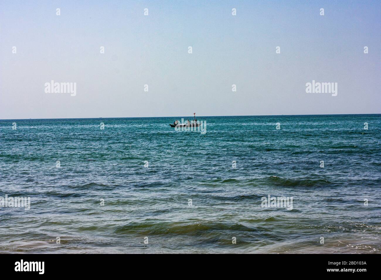 Tushan Beach, Hawks Bay, Karachi, Pakistan On 24-02-2019 While Some Local Boats Are Fishing At Afternoon Stock Photo