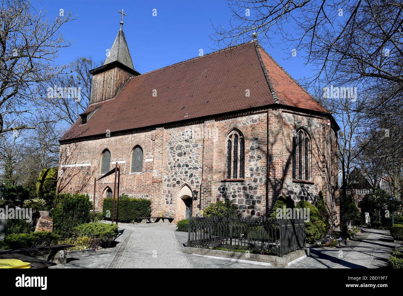 Berlin, Germany. 06th Apr, 2020. Dahlem village church. St. Anne's Church was a site of the Confessing Church during the National Socialist era. Credit: Britta Pedersen/dpa-Zentralbild/ZB/dpa/Alamy Live News Stock Photo