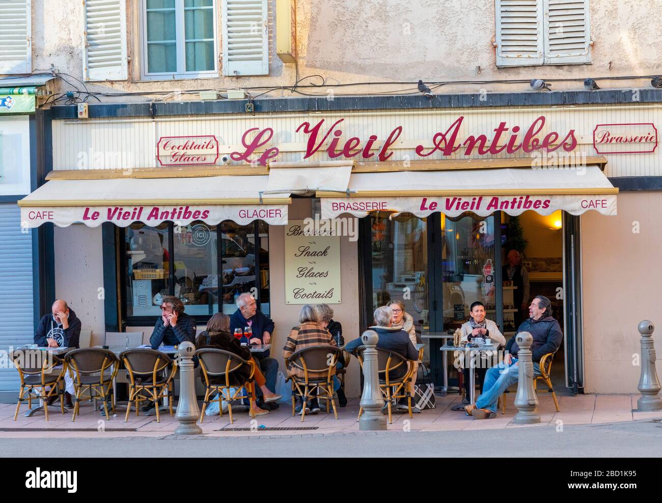 Cafe in the Old Town of Antibes, Antibes, Alpes-Maritimes, Cote d'Azur, France, Europe Stock Photo