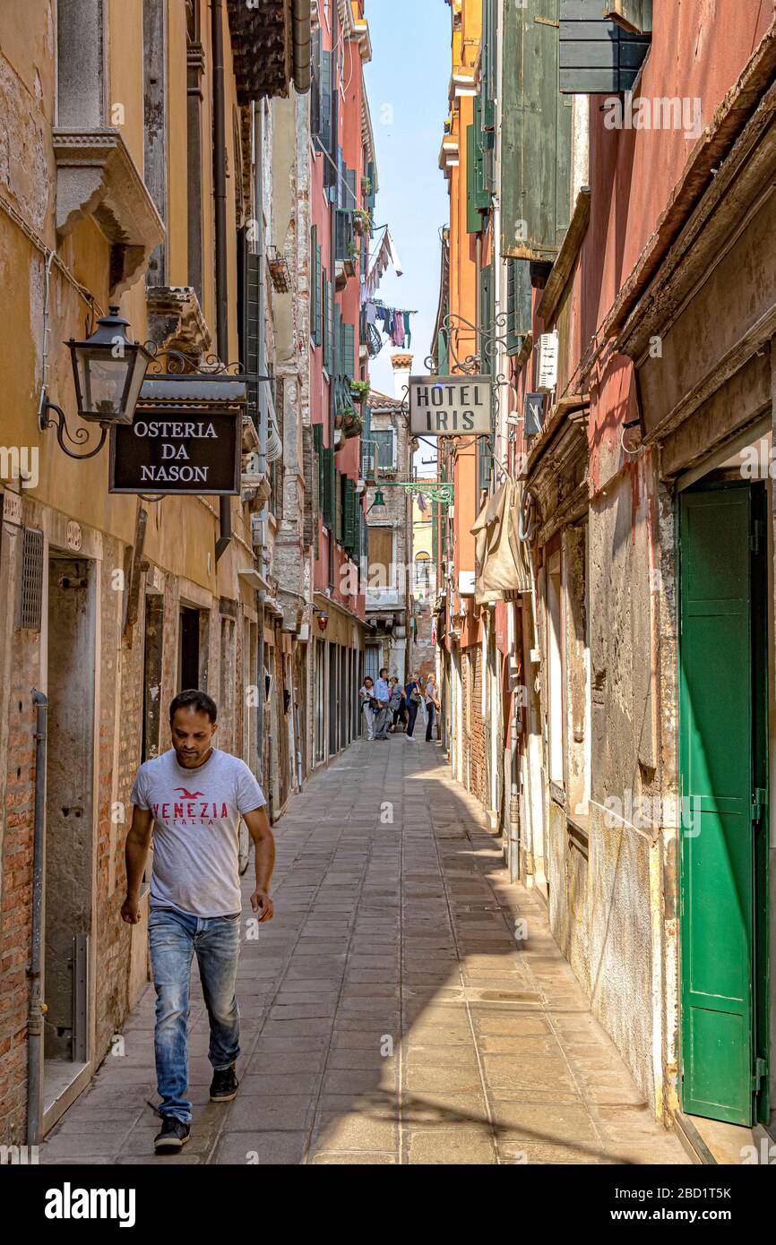 Venetian alley venice italy hi-res stock photography and images - Alamy