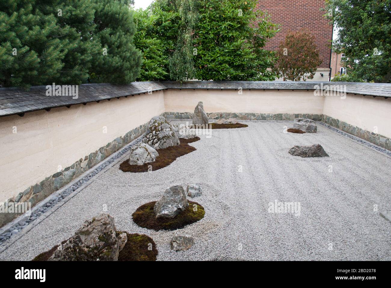 Zen Buddhist Garden at Three Wheels Shin Buddhist Temple Shogyoji 55 Carbery Ave, London W3 9AB UK Stock Photo