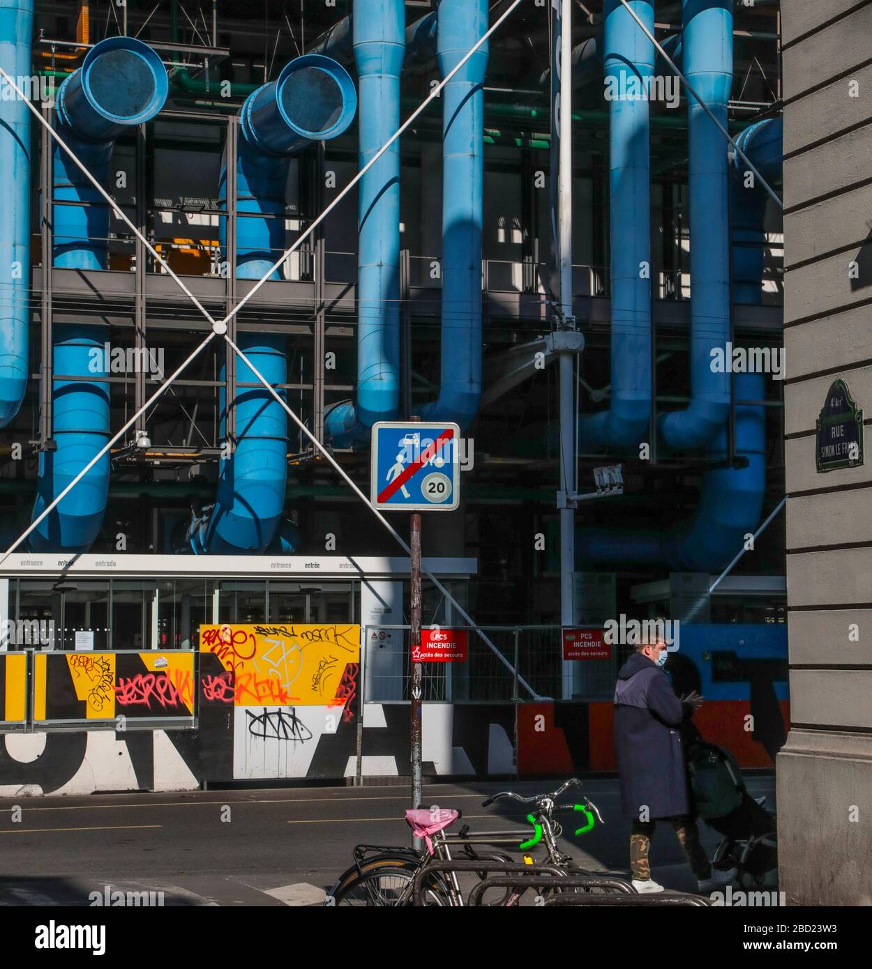 PARISIAN LOCKDOWN:SUNNY DAY IN PARIS Stock Photo
