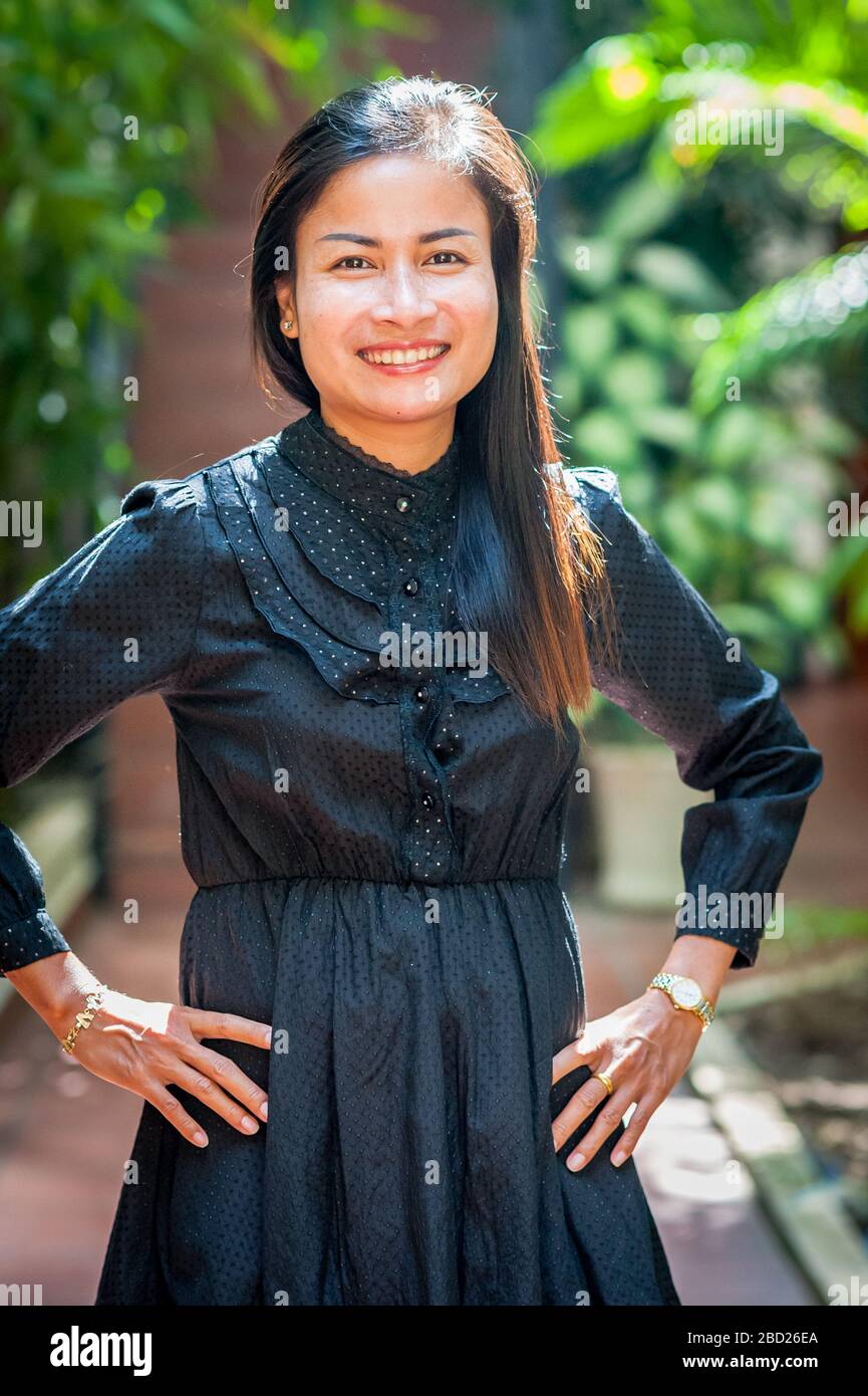 A beautiful Cambodian girl poses for her portrait Stock Photo - Alamy