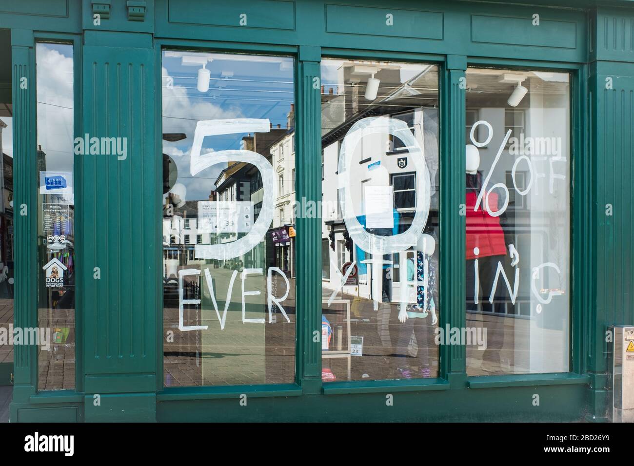 Mountain warehouse logo hires stock photography and images Alamy