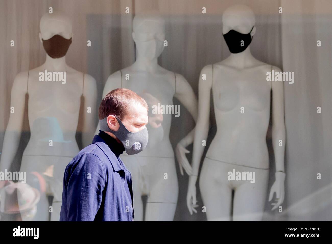 Mask wearing mannequins hi-res stock photography and images - Alamy