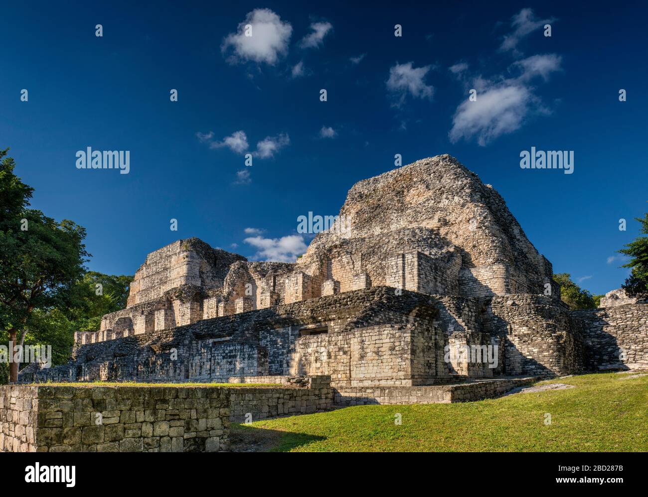 Estructura I (Structure 1), twin-towered pyramid, Maya ruins at Becan archaeological site, La Ruta Rio Bec, Yucatan Peninsula, Campeche state, Mexico Stock Photo