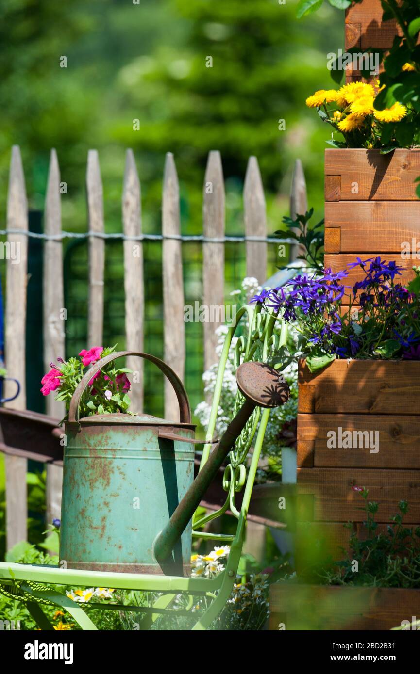 Colorful summer garden hi-res stock photography and images - Alamy