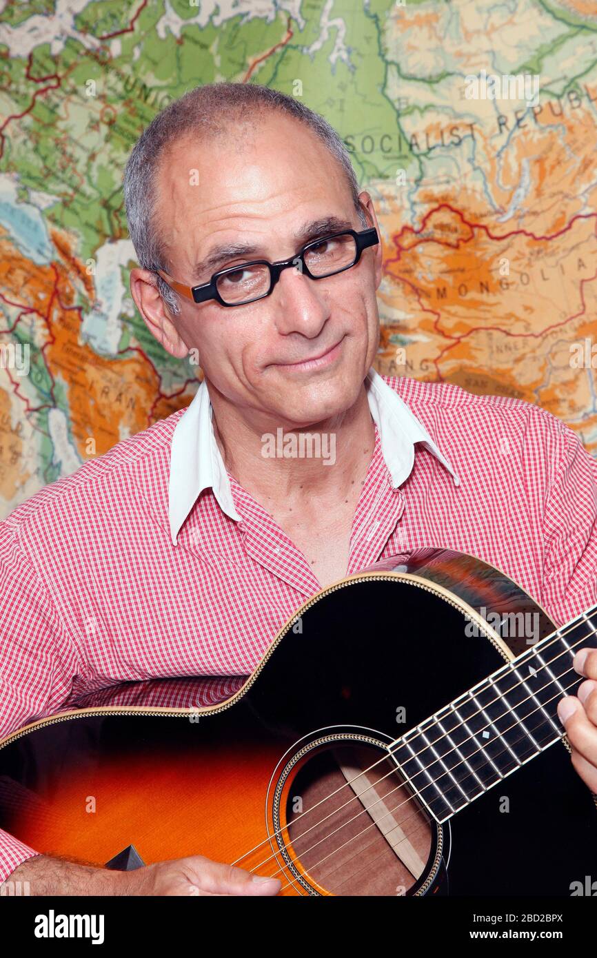 Vocalist paul banks hires stock photography and images Alamy