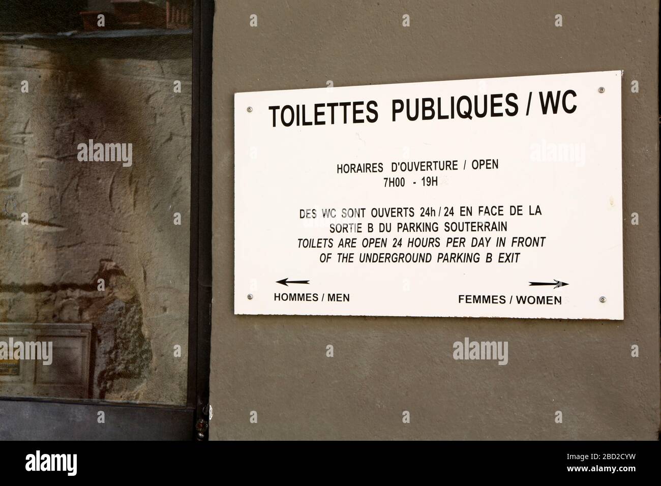 Toilettes publiques / WC. Panneau. Saint-Gervais-les-Bains. Haute-Savoie. France. Stock Photo
