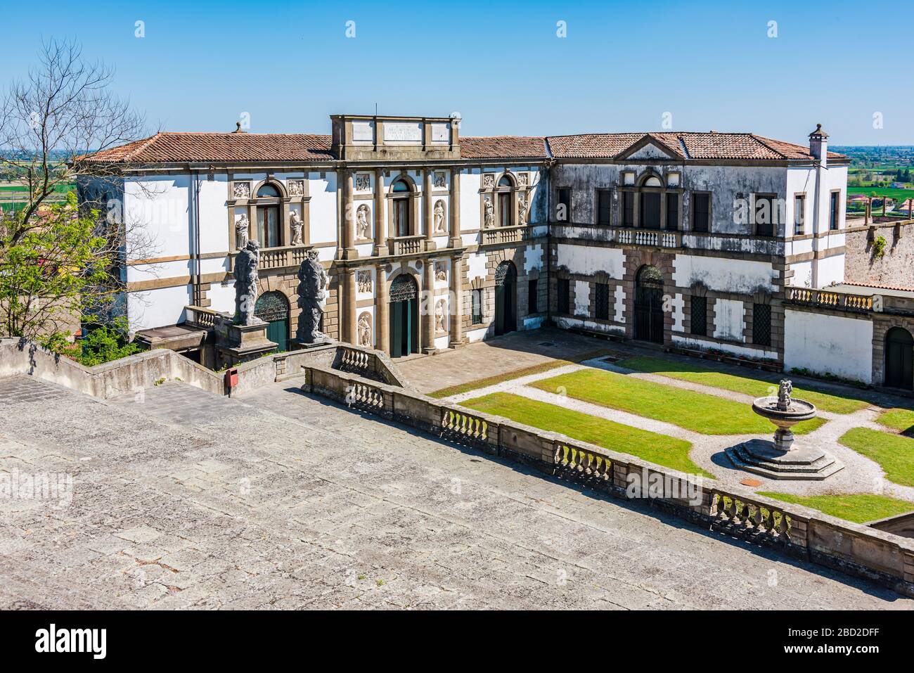 Villa Duodo, also known as the Villa Valier, is a villa situated at Monselice near Padua in the Veneto, northern Italy and it is attributed to the arc Stock Photo