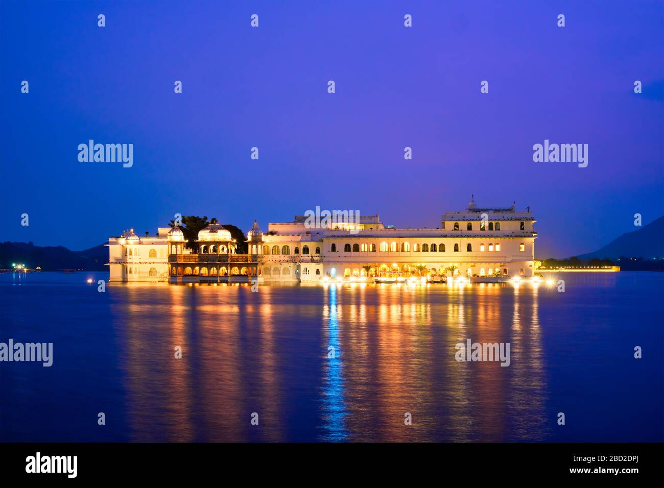 Lake Palace palace on Lake Pichola in twilight, Udaipur, Rajasthan, India Stock Photo