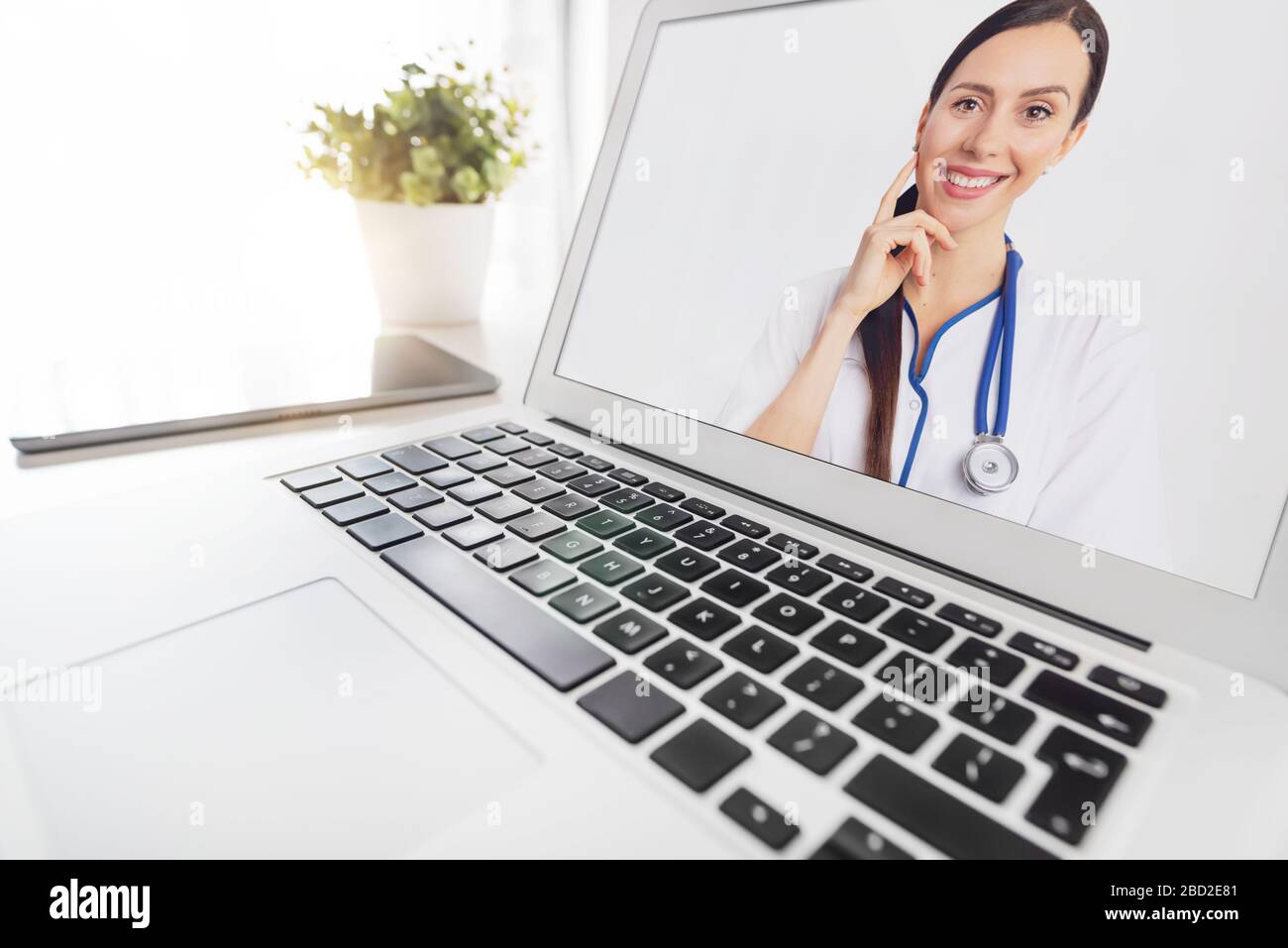 Doctor telehealth hi-res stock photography and images - Alamy