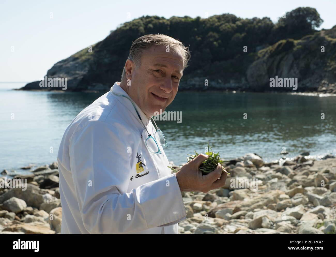 Greek celebrity chef Giannis Baxevanis foraging on Greece's Pelion peninsula Stock Photo