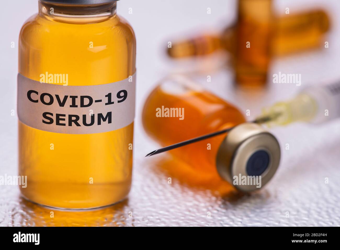 Impfung mit Serum gegen Corona-Viren Stock Photo