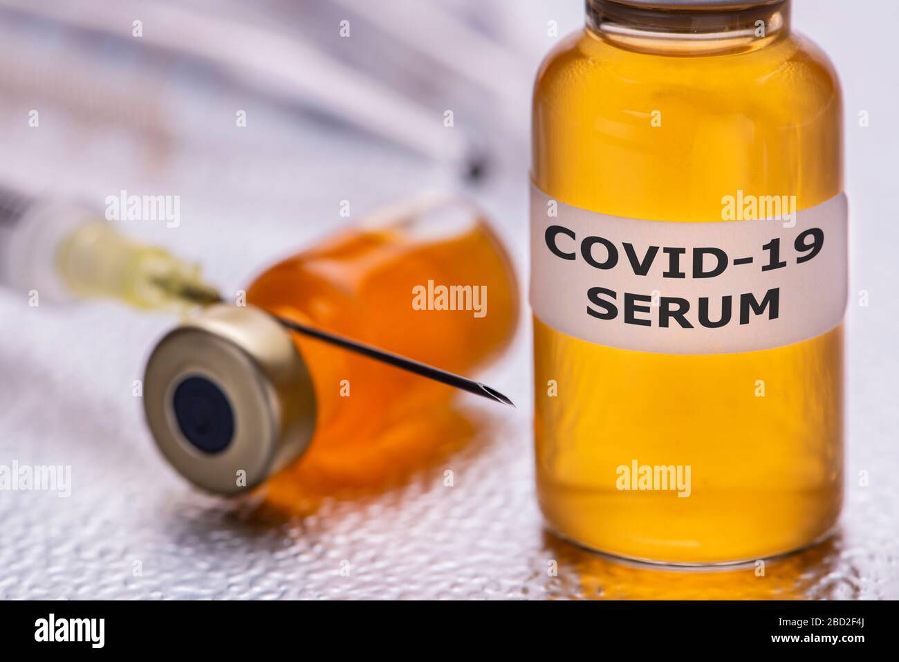 Impfung mit Serum gegen Corona-Viren Stock Photo
