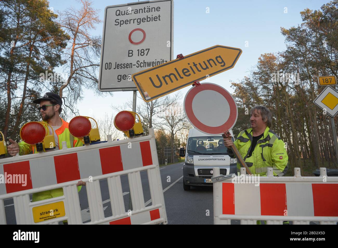 Jessen, Germany. 06th Apr, 2020. The roadblock at a checkpoint on the B187 near Jessen is removed, Ronny Derda (l) and Ingo Schulz from a road service company remove the fences and signs. Because of an outbreak of corona, two districts in Jessen had been quarantined. This measure was completed at 20.00 hours. (to dpa 'Corona quarantine in Jessen is lifted') Credit: Heiko Rebsch/dpa-Zentralbild/dpa/Alamy Live News Stock Photo