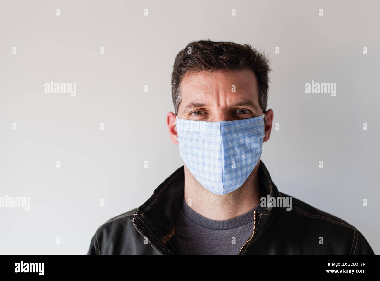 Person wearing cloth mask hi-res stock photography and images - Alamy