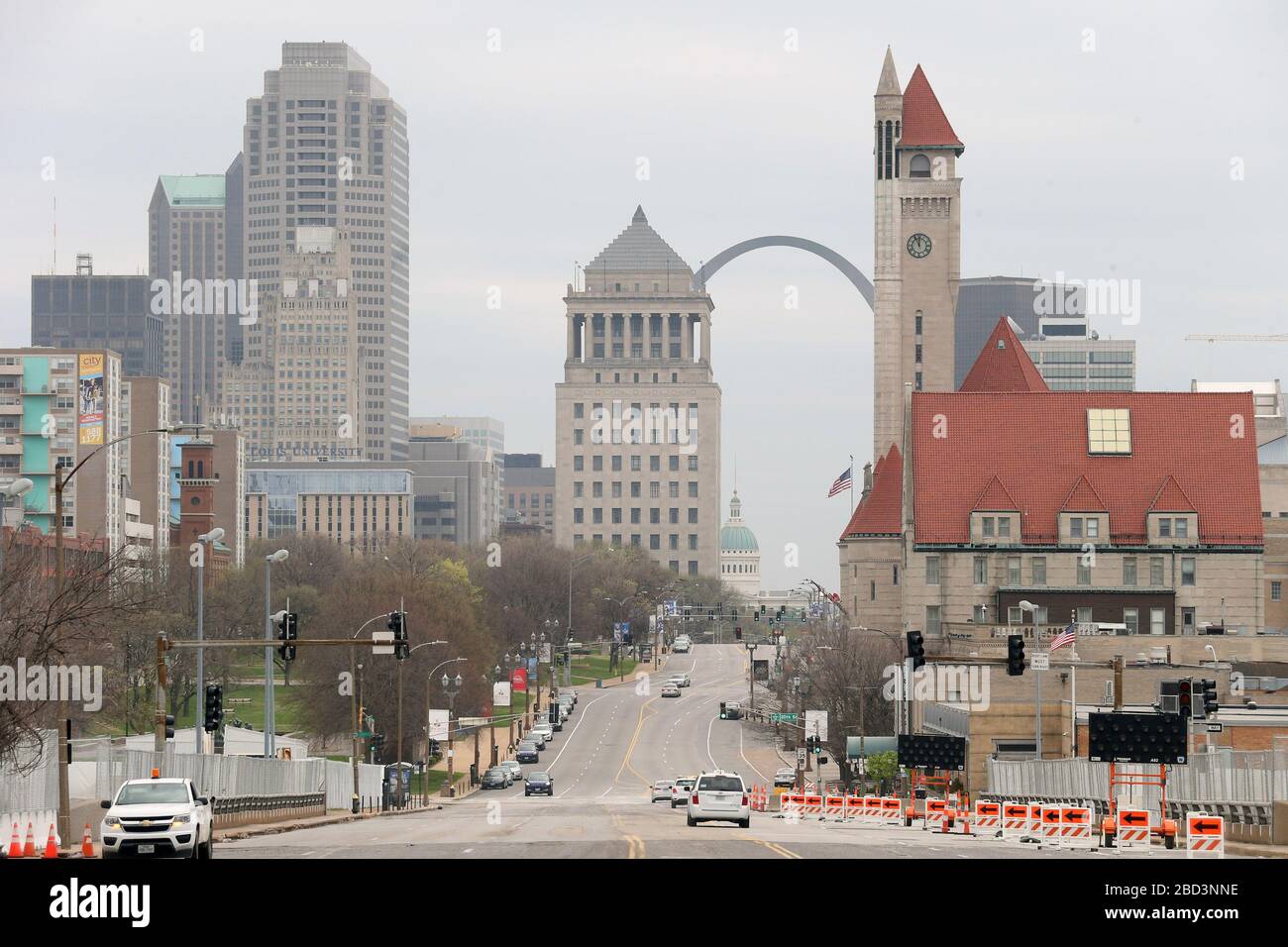 St. Louis, United States. 06th Apr, 2020. Market Street is virtually empty on the first weekday of Stay at Home orders, in St. Louis on Monday, April 6, 2020. Missouri Gov. Mike Parson issued a statewide stay-at-home order on April 3, 2020, to slow the spread of the coronavirus. The order will remain in place until Friday, April 24, 2020. Photo by Bill Greenblatt/UPI Credit: UPI/Alamy Live News Stock Photo
