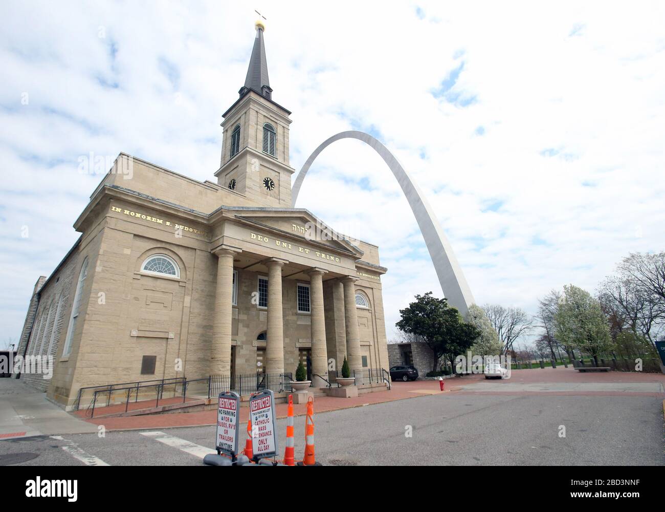 St. Louis, United States. 06th Apr, 2020. The parking lot at the Old Cathedral is empty on the first weekday of Stay at Home orders, in St. Louis on Monday, April 6, 2020. Missouri Gov. Mike Parson issued a statewide stay-at-home order on April 3, 2020, to slow the spread of the coronavirus. The order will remain in place until Friday, April 24, 2020. Photo by Bill Greenblatt/UPI Credit: UPI/Alamy Live News Stock Photo