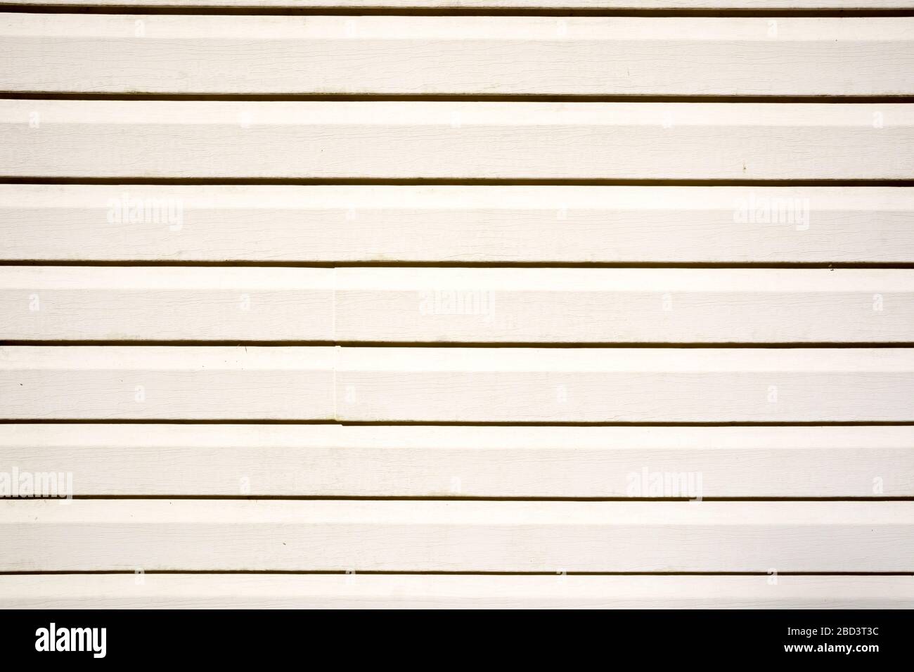 House with pale yellow vinyl siding Stock Photo Alamy