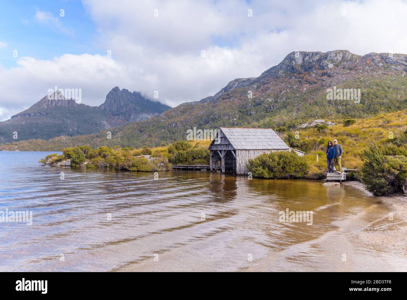 Shoreline lake boathouse hi-res stock photography and images - Alamy