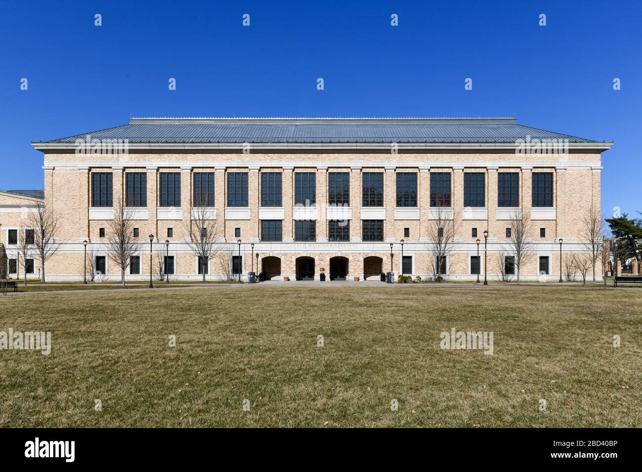 modern-bronx-community-college-library-building-in-bronx-new-york