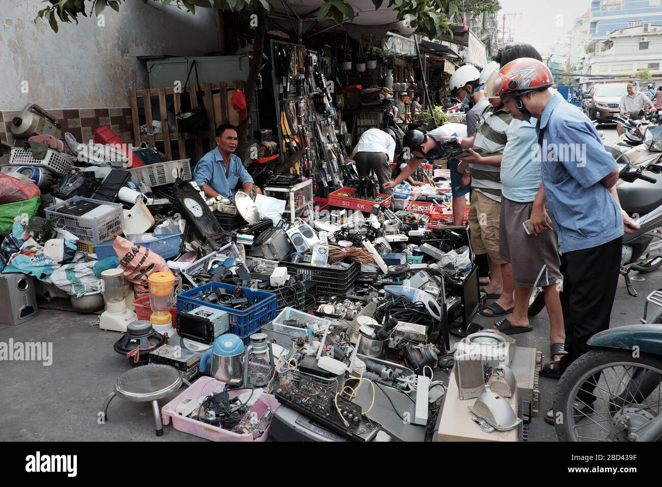 Second hand electronic market hires stock photography and images Alamy